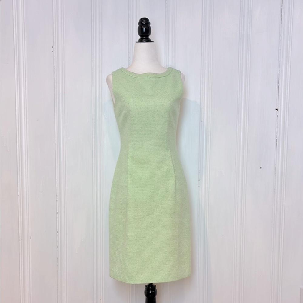 NWOT ELIE TAHARI Elegant Light Green Tweed Cocktail Dress with a Modern Twist